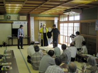 Elderly person traffic safety classroom in contact school