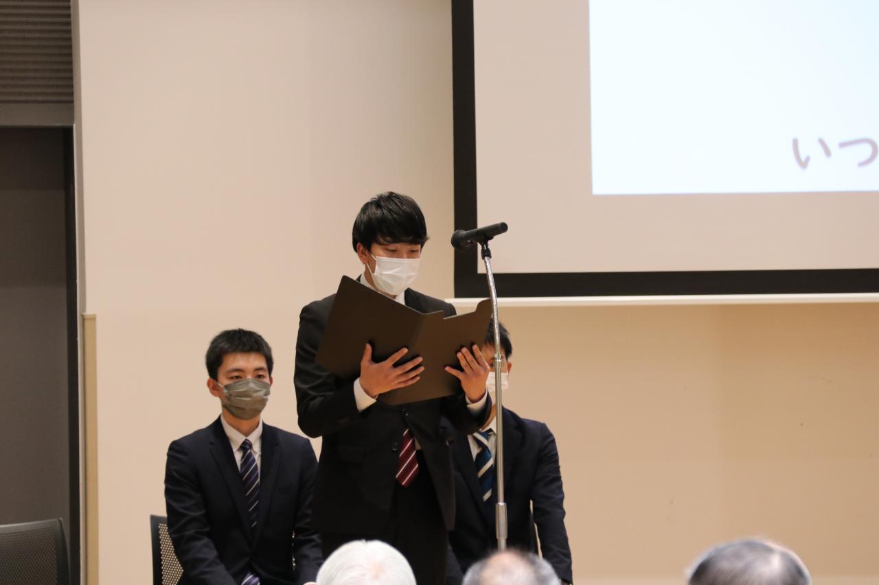 大学生ボランティアによる手紙の代読