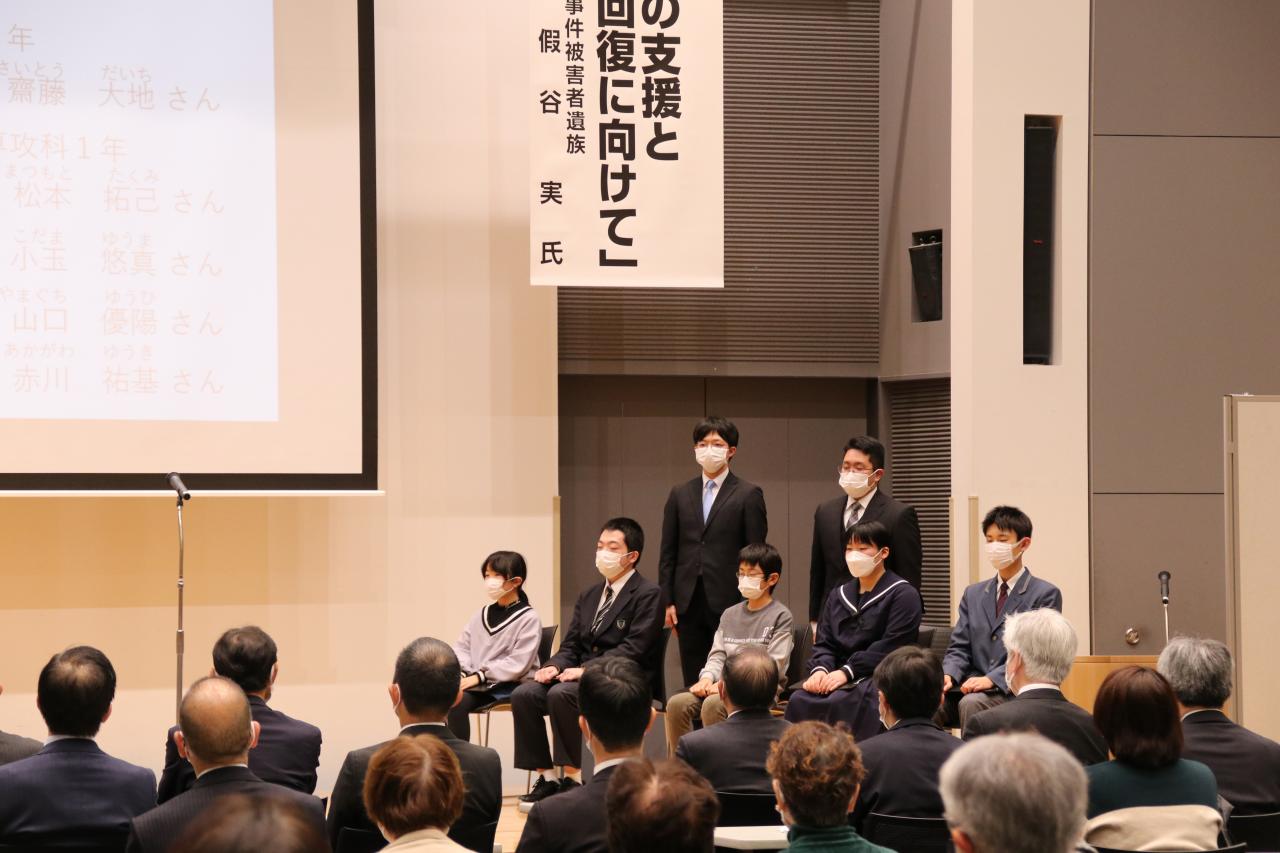 Photograph of the gathering of citizens of the prefecture