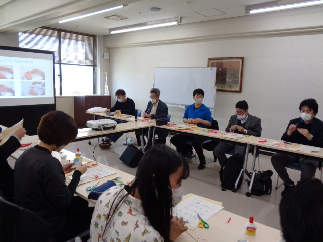 お守り作りの様子１