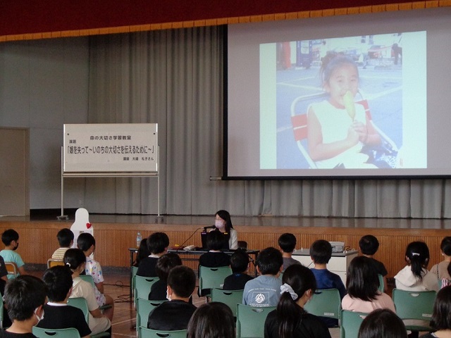 向能代小学校の様子 [114KB]